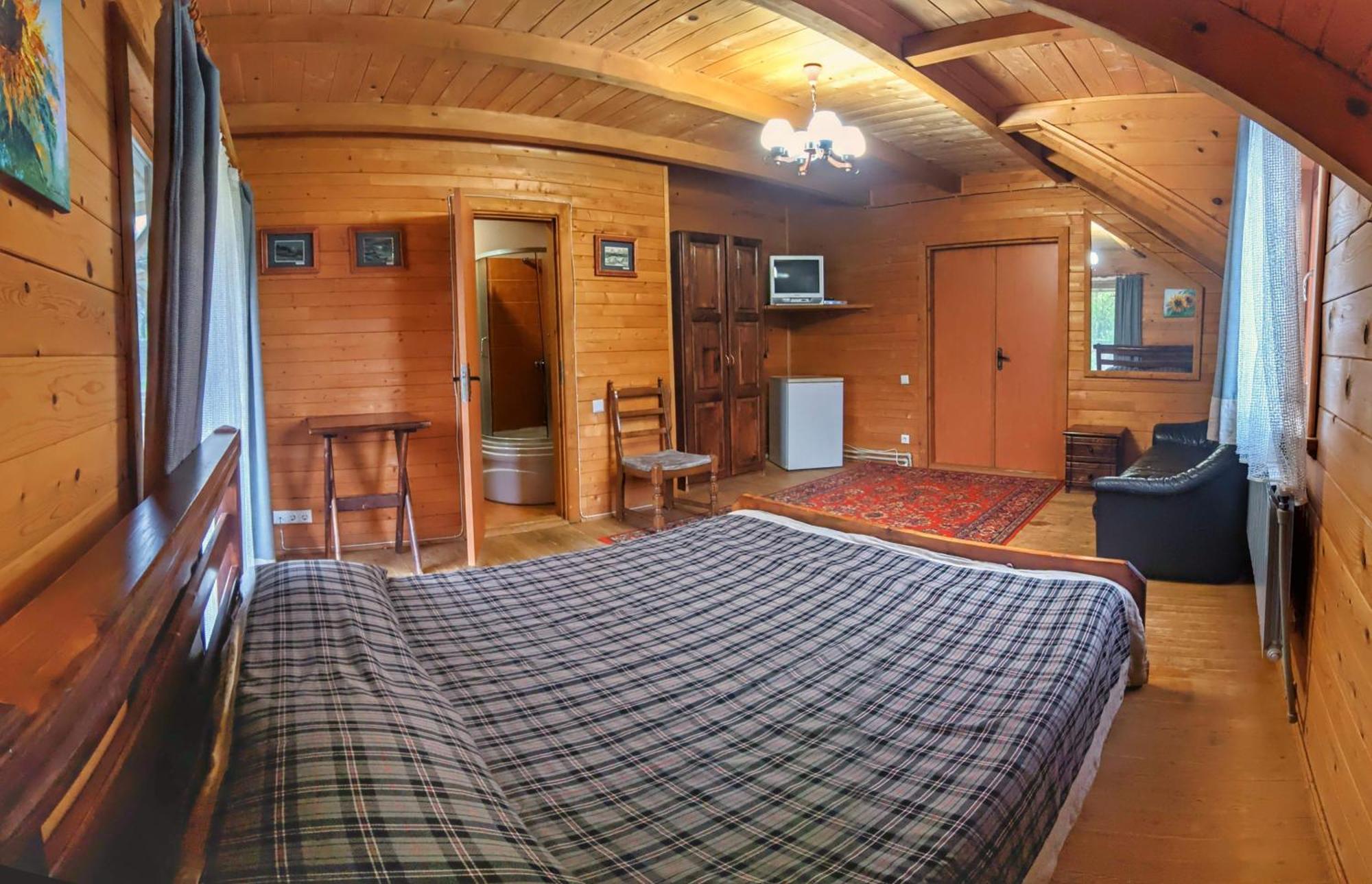 12 Months Estate Guest House Myslovka Ruang foto