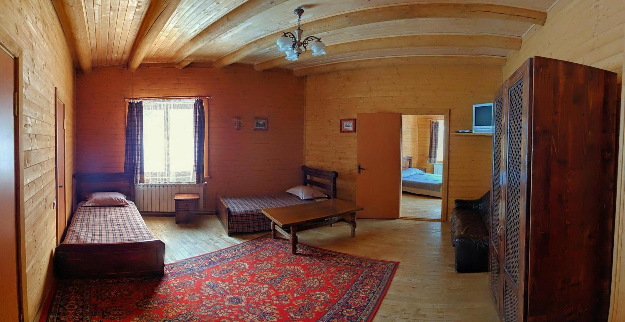 12 Months Estate Guest House Myslovka Ruang foto