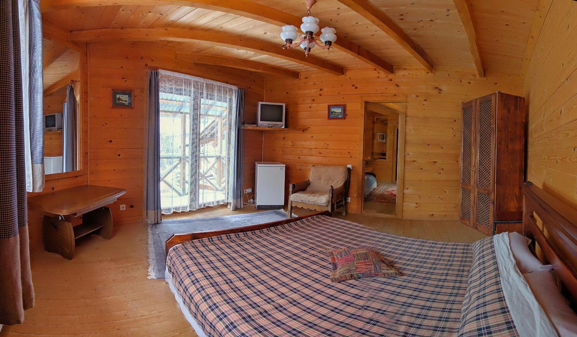 12 Months Estate Guest House Myslovka Ruang foto