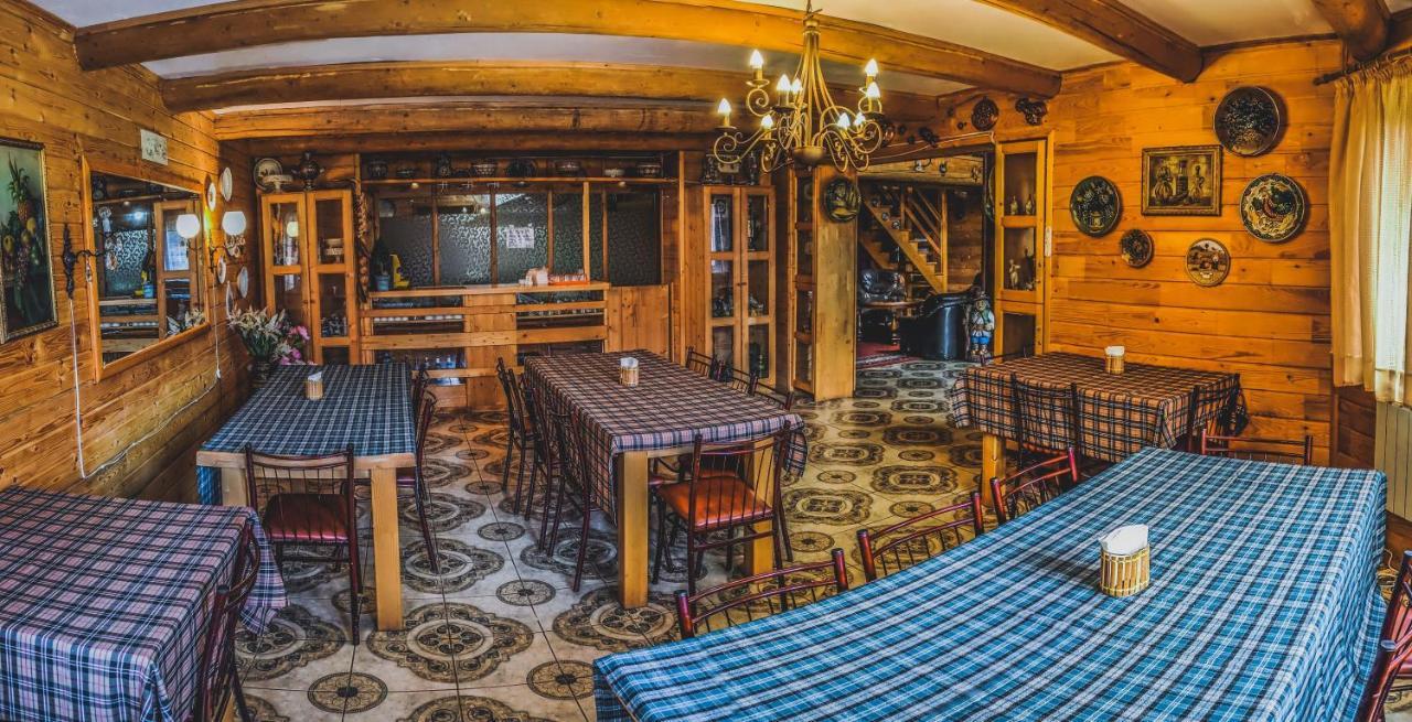 12 Months Estate Guest House Myslovka Bagian luar foto
