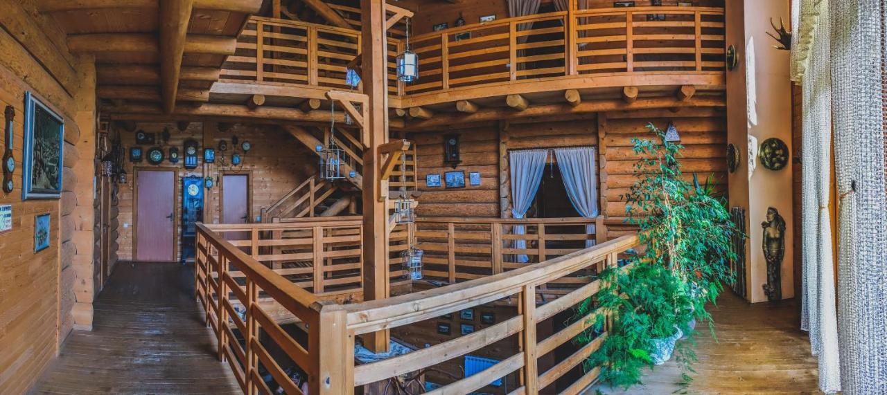 12 Months Estate Guest House Myslovka Bagian luar foto