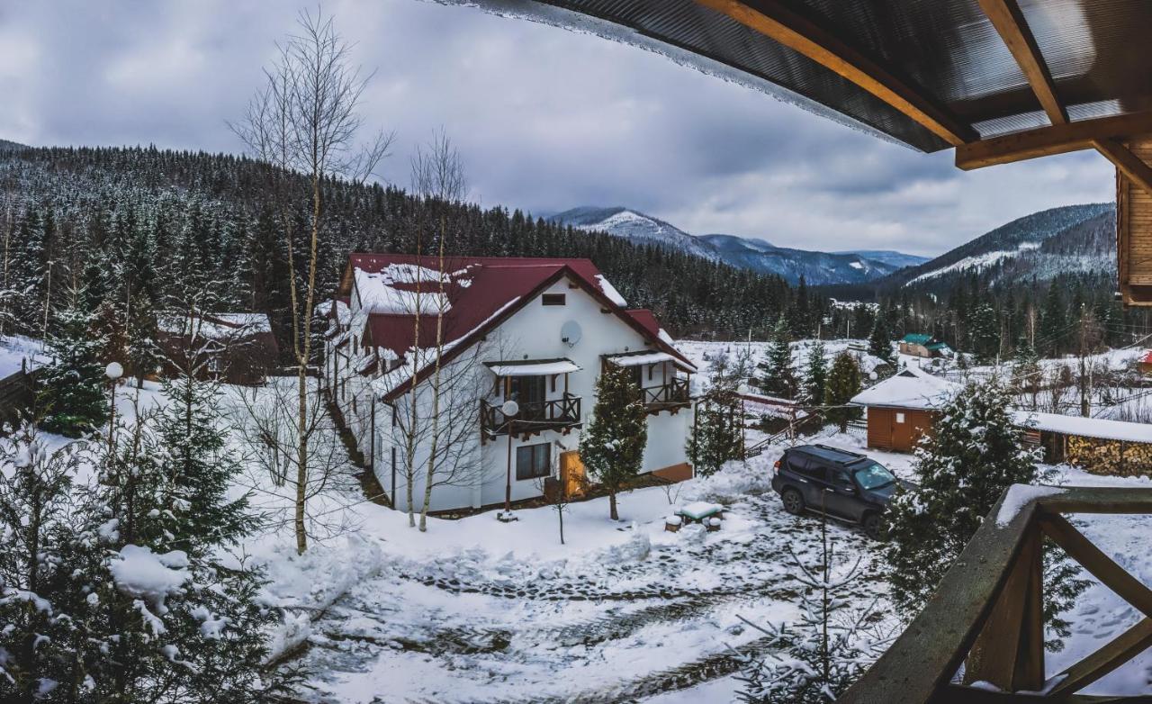 12 Months Estate Guest House Myslovka Bagian luar foto