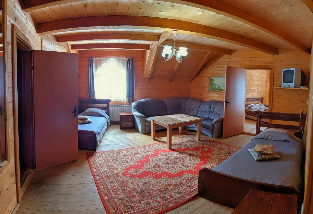 12 Months Estate Guest House Myslovka Ruang foto